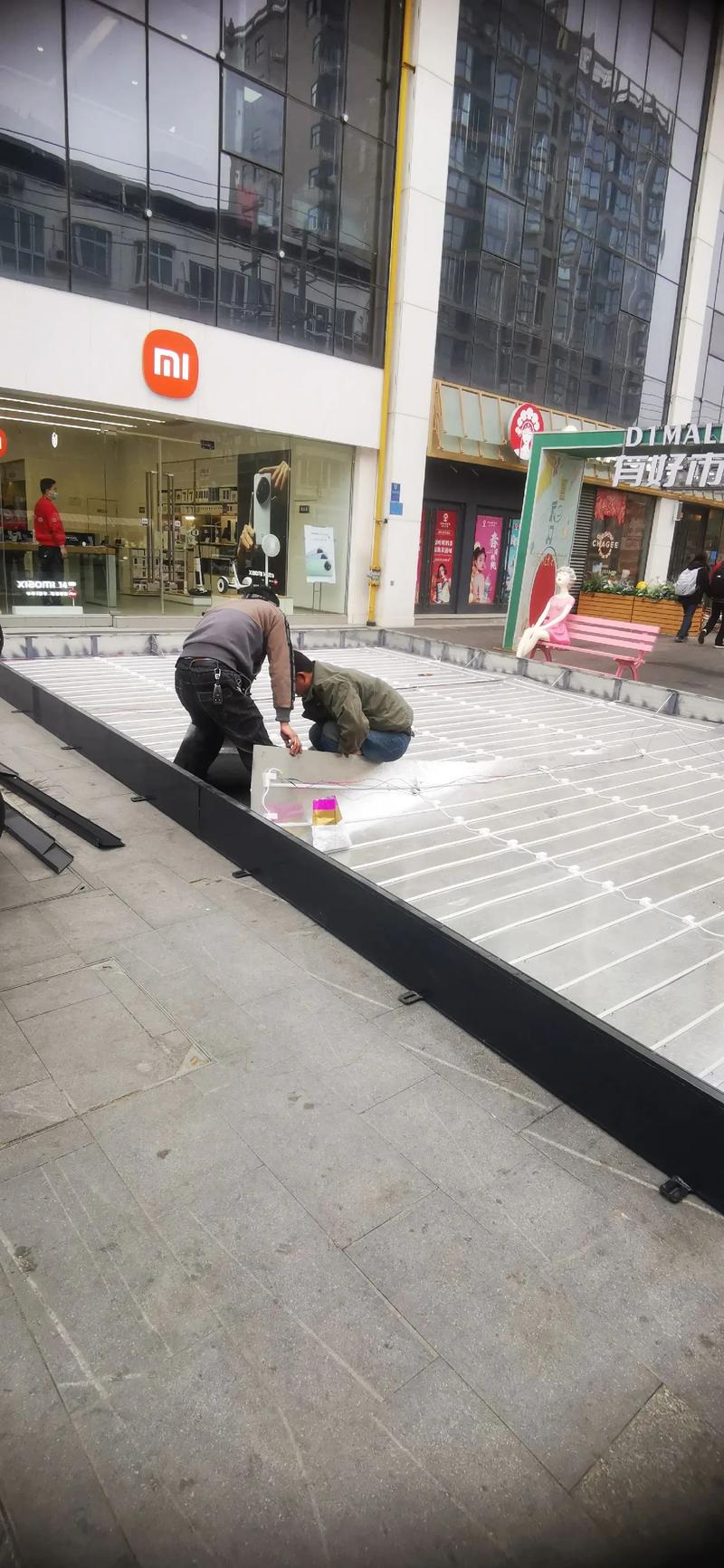 太原街头的光影故事：灯箱广告在城市里的应用